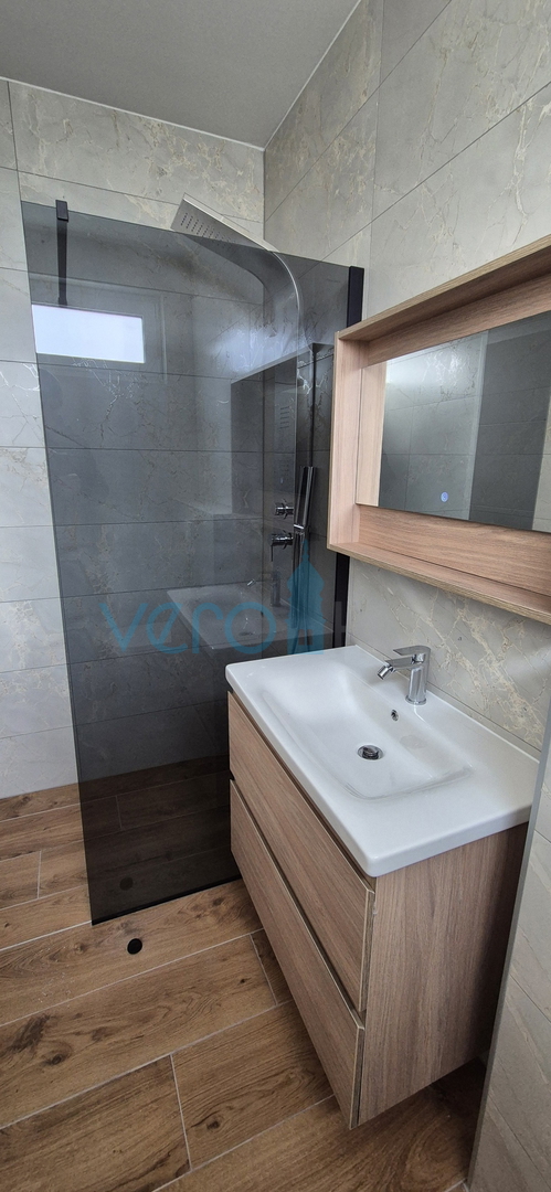 Isola di Krk, Malinska, nuova costruzione, casa moderna con piscina, giardino, vista, vendita