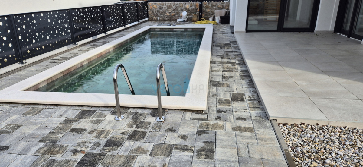 Isola di Krk, Malinska, nuova costruzione, casa moderna con piscina, giardino, vista, vendita