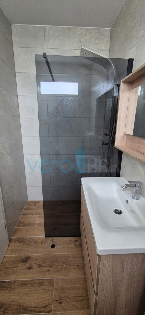 Isola di Krk, Malinska, nuova costruzione, casa moderna con piscina, giardino, vista, vendita