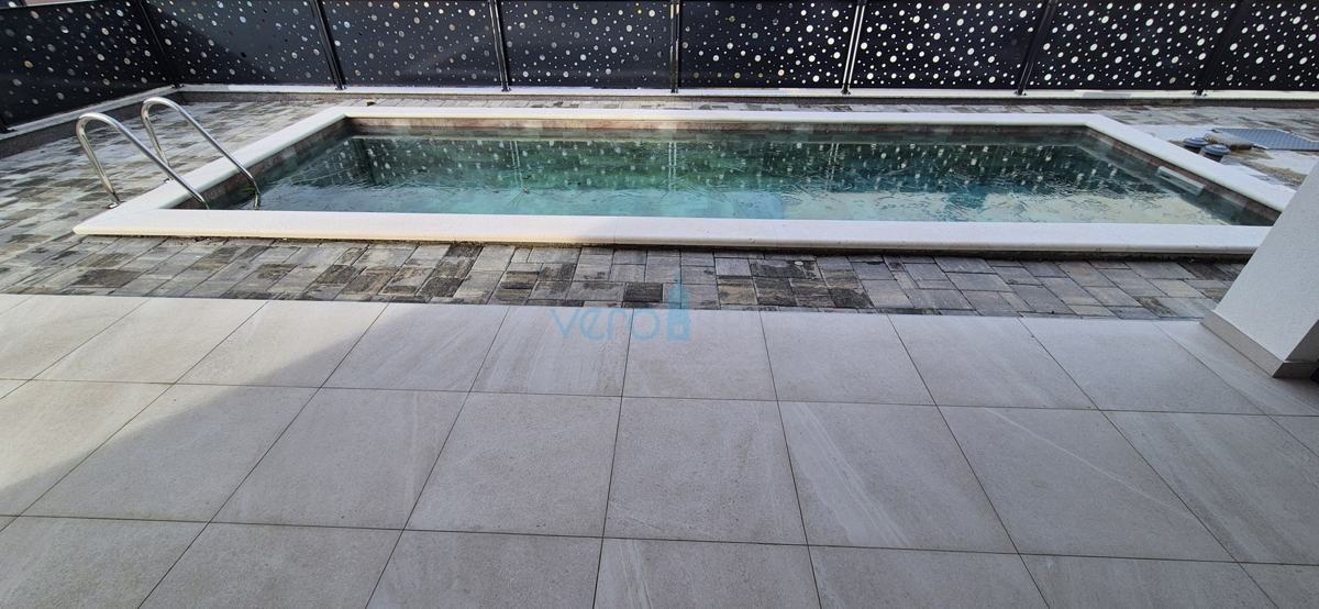 Isola di Krk, Malinska, nuova costruzione, casa moderna con piscina, giardino, vista, vendita