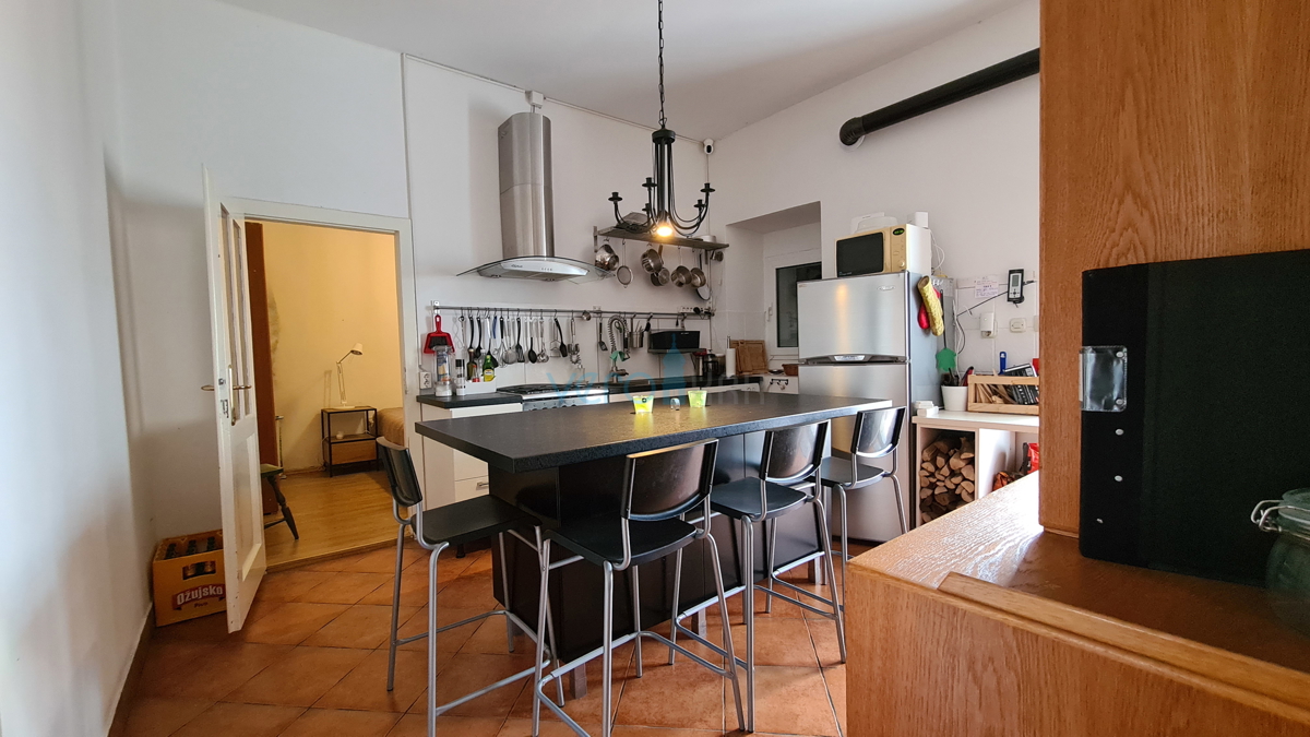 Rijeka, Grobnik, casa bifamiliare, 162 m2, giardino 200 m2, vista permanente, in vendita