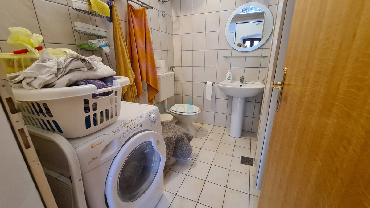 Rijeka, Grobnik, casa bifamiliare, 162 m2, giardino 200 m2, vista permanente, in vendita