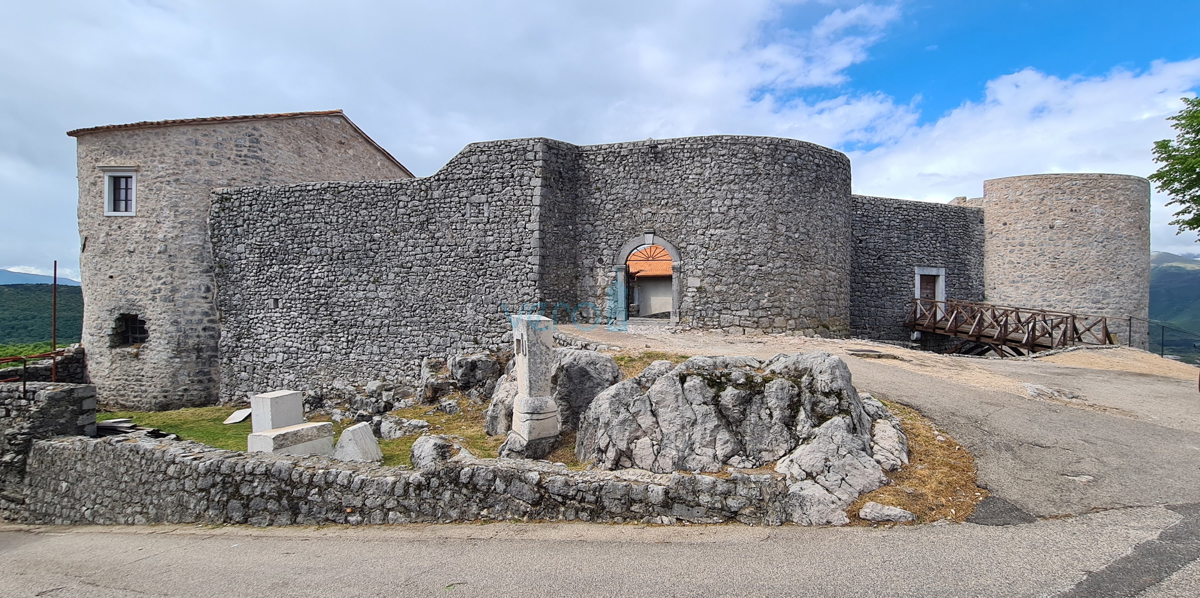 Rijeka, Grobnik, casa bifamiliare, 162 m2, giardino 200 m2, vista permanente, in vendita