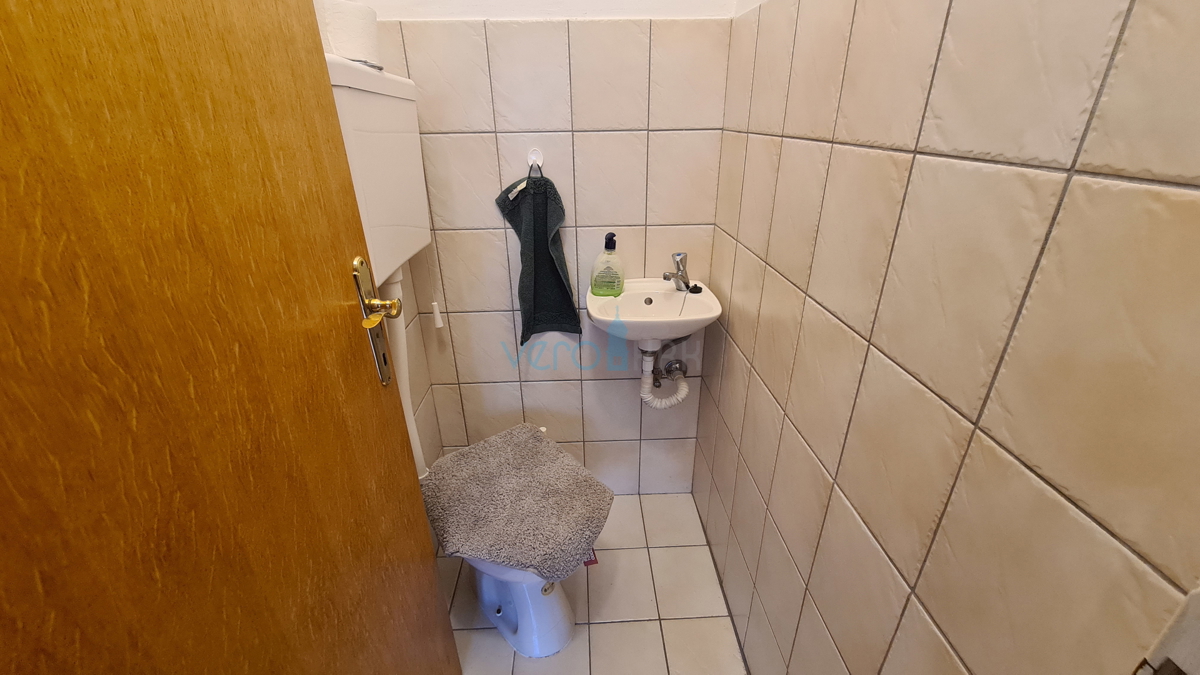 Rijeka, Grobnik, casa bifamiliare, 162 m2, giardino 200 m2, vista permanente, in vendita