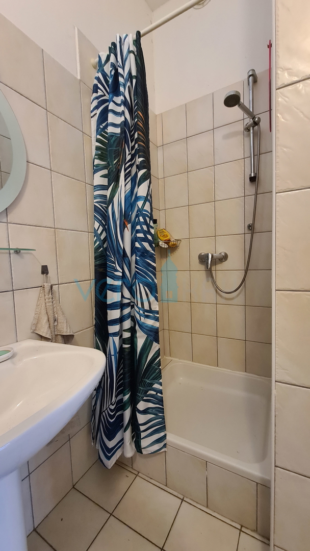 Rijeka, Grobnik, casa bifamiliare, 162 m2, giardino 200 m2, vista permanente, in vendita