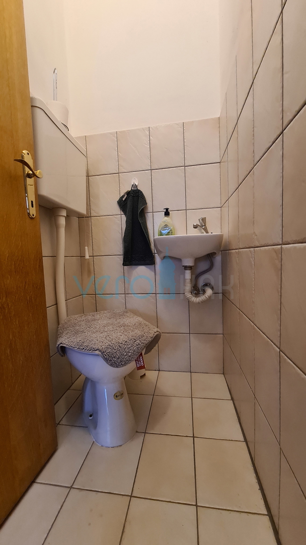 Rijeka, Grobnik, casa bifamiliare, 162 m2, giardino 200 m2, vista permanente, in vendita