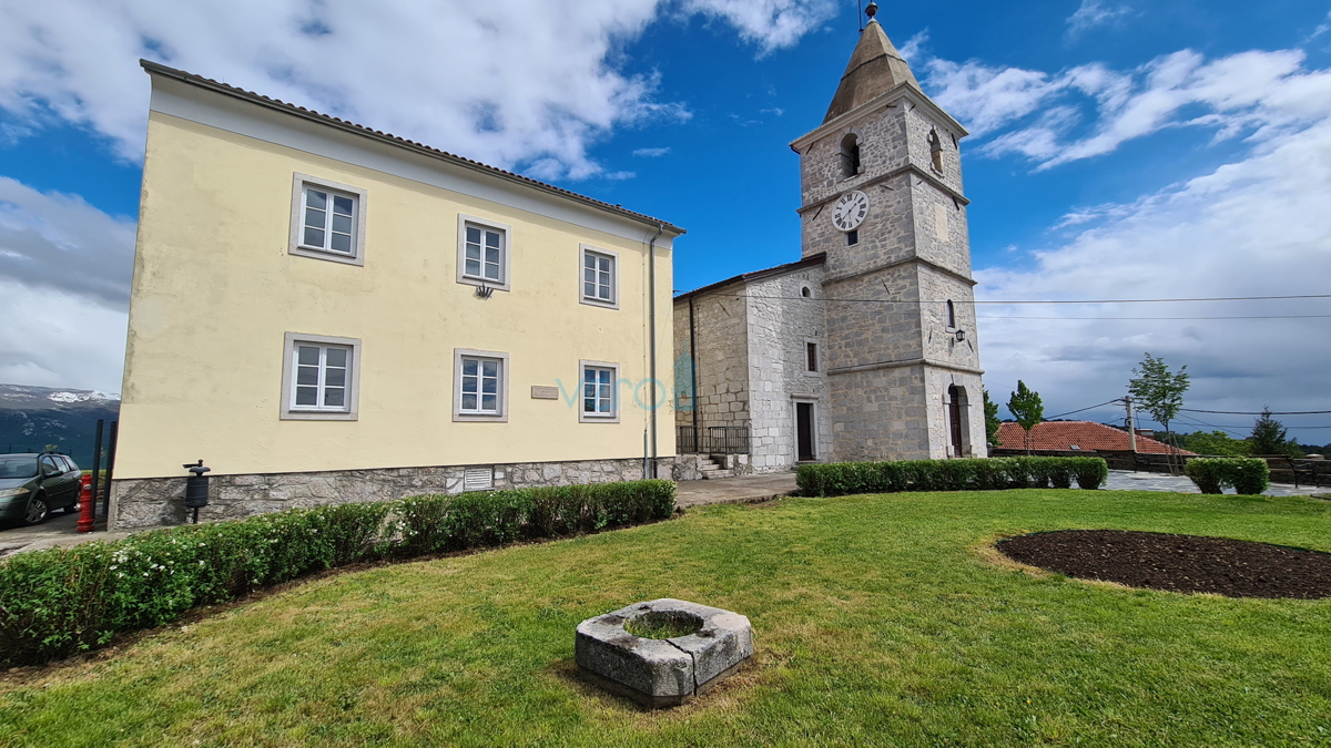 Rijeka, Grobnik, casa bifamiliare, 162 m2, giardino 200 m2, vista permanente, in vendita