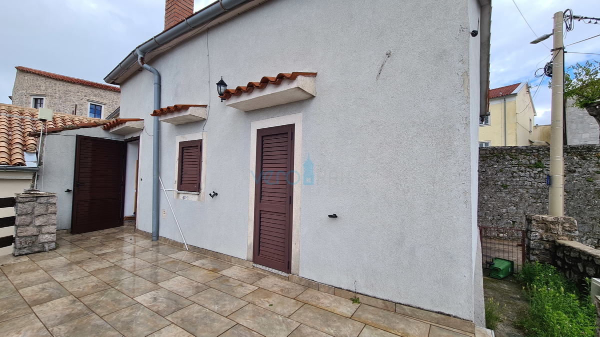 Rijeka, Grobnik, casa bifamiliare, 162 m2, giardino 200 m2, vista permanente, in vendita