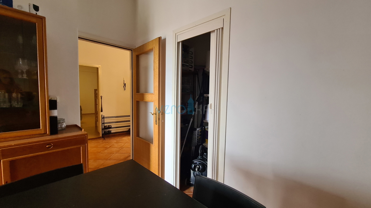 Rijeka, Grobnik, casa bifamiliare, 162 m2, giardino 200 m2, vista permanente, in vendita