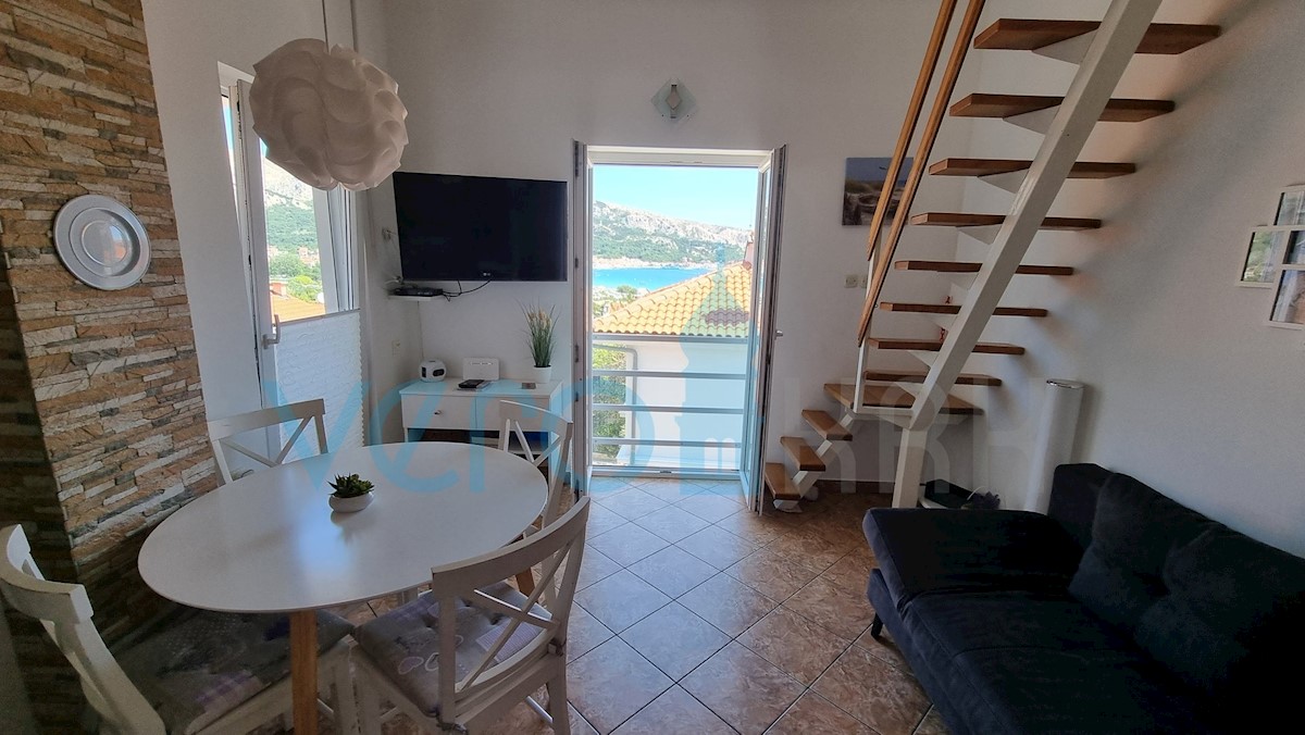 Isola di Krk, Baška, appartamento 57m2, secondo piano, vista mare, in vendita