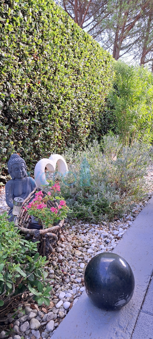 Isola di Krk-Malinska, due moderni appartamenti con vista mare, giardino, vendita