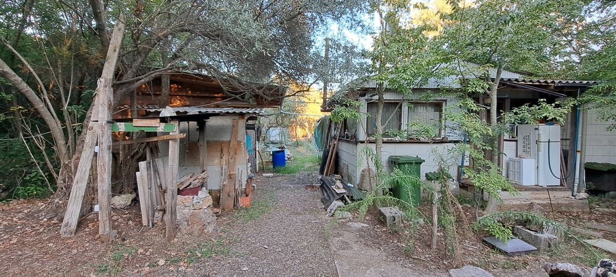 Isola di Krk, Vrbnik, periferia, terreno edificabile di 885 m2 con permesso di costruzione, vendita