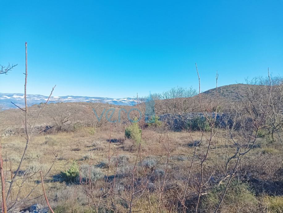 Vrbnik, isola di Krk, terreno edificabile 3136 m2, vista mare, in vendita