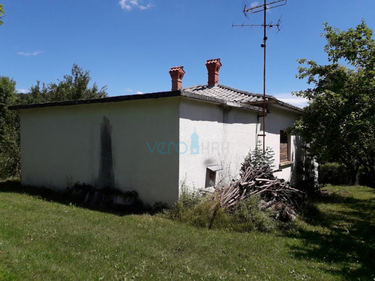 Matulji, Šapjane, Casa indipendente con giardino in posizione tranquilla, da ristrutturare, in vendita