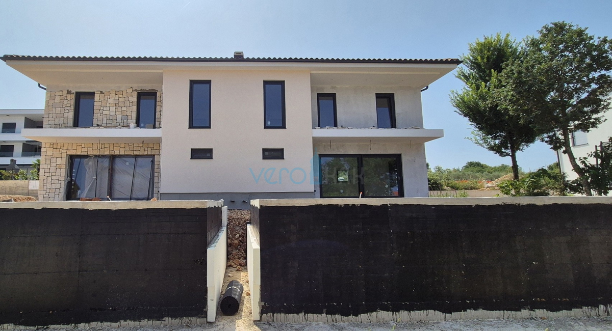 Malinska, isola di Krk, casa bifamiliare, piscina, nuova costruzione, giardino, vista