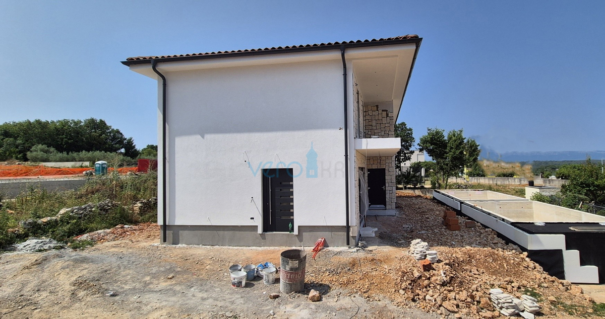 Malinska, isola di Krk, casa bifamiliare, piscina, nuova costruzione, giardino, vista