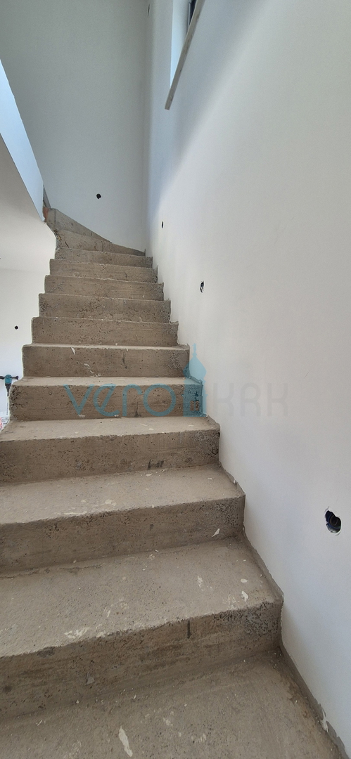 Malinska, isola di Krk, casa bifamiliare, piscina, nuova costruzione, giardino, vista