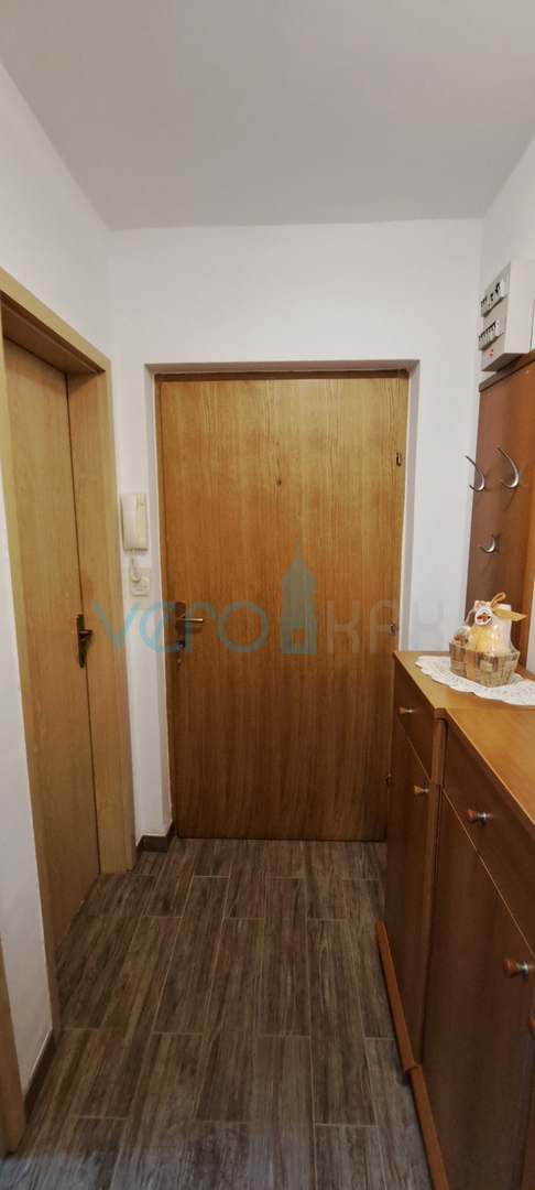 Isola di Krk, Malinska, centro, appartamento moderno al piano terra, giardino, vendita