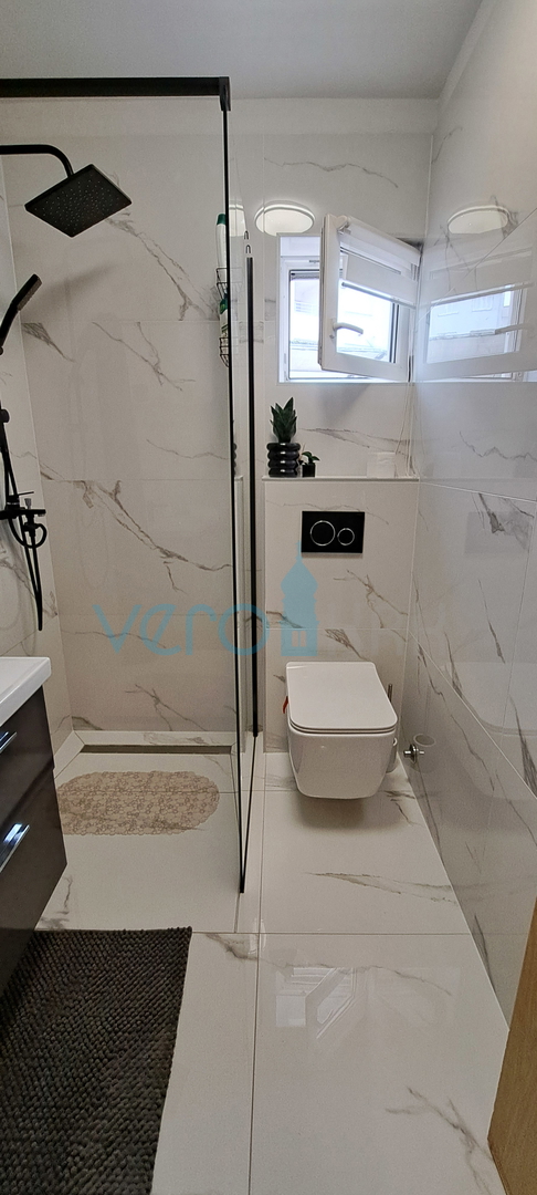 Isola di Krk, Malinska, centro, appartamento moderno al piano terra, giardino, vendita