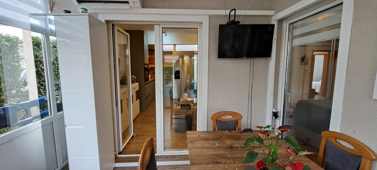 Isola di Krk, Malinska, centro, appartamento moderno al piano terra, giardino, vendita