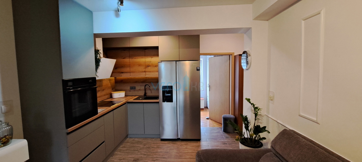 Isola di Krk, Malinska, centro, appartamento moderno al piano terra, giardino, vendita