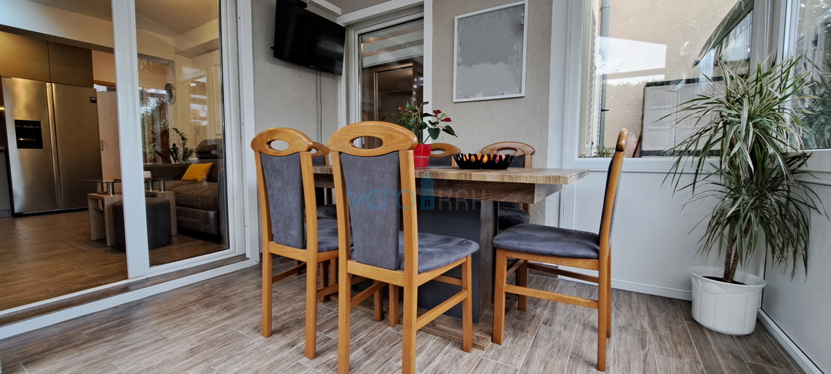 Isola di Krk, Malinska, centro, appartamento moderno al piano terra, giardino, vendita