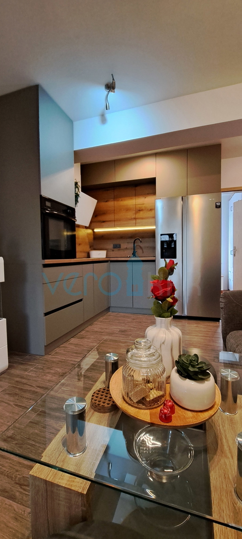 Isola di Krk, Malinska, centro, appartamento moderno al piano terra, giardino, vendita