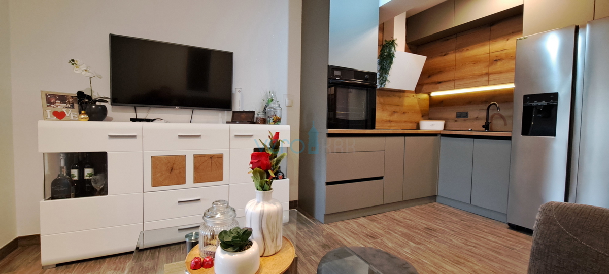 Isola di Krk, Malinska, centro, appartamento moderno al piano terra, giardino, vendita