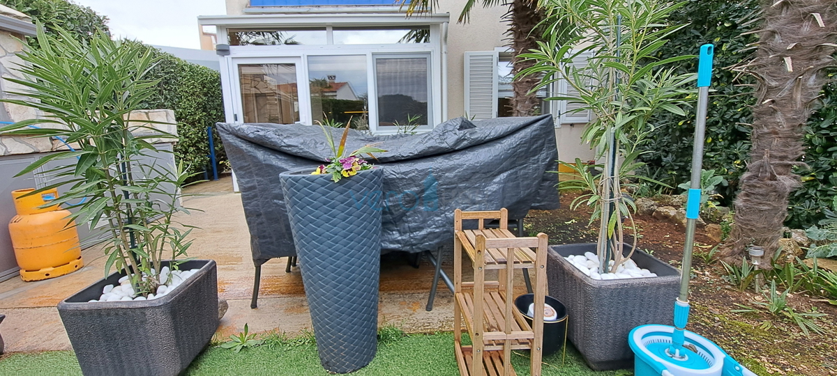 Isola di Krk, Malinska, centro, appartamento moderno al piano terra, giardino, vendita