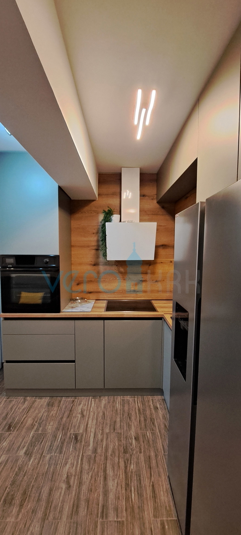 Isola di Krk, Malinska, centro, appartamento moderno al piano terra, giardino, vendita