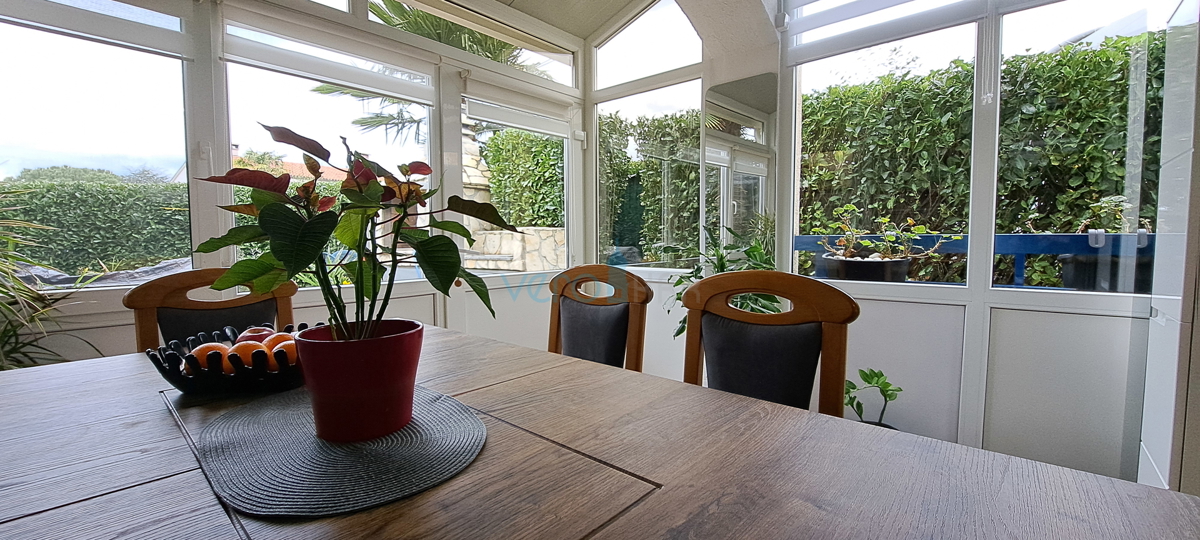 Isola di Krk, Malinska, centro, appartamento moderno al piano terra, giardino, vendita