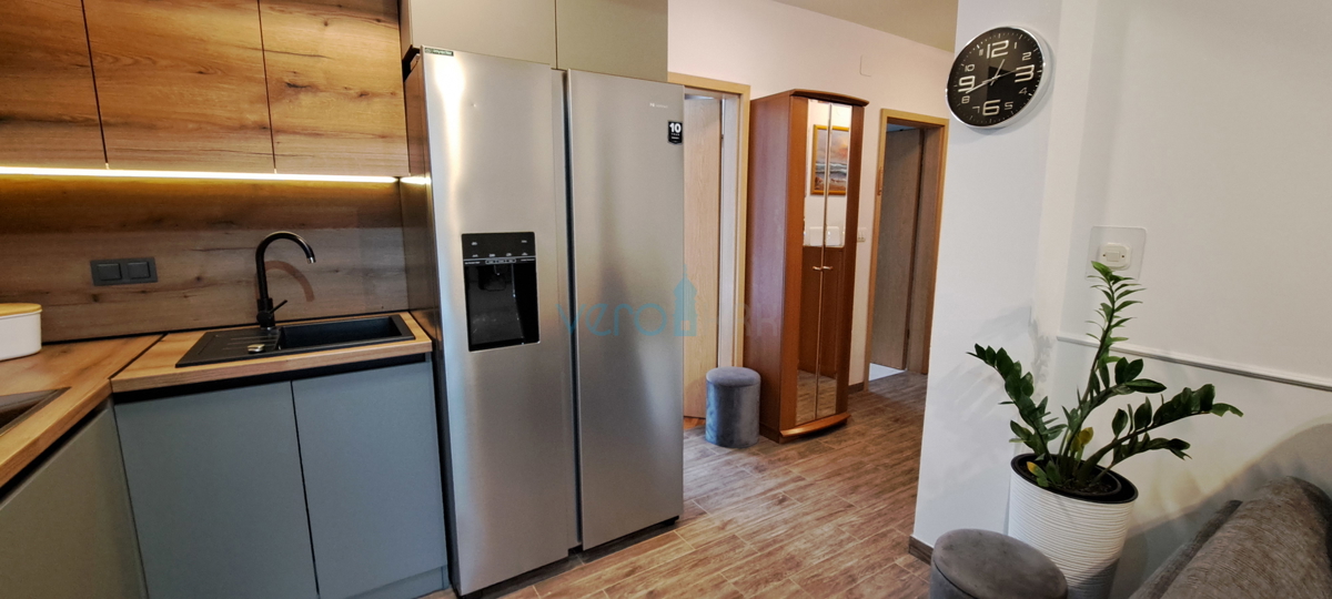 Isola di Krk, Malinska, centro, appartamento moderno al piano terra, giardino, vendita