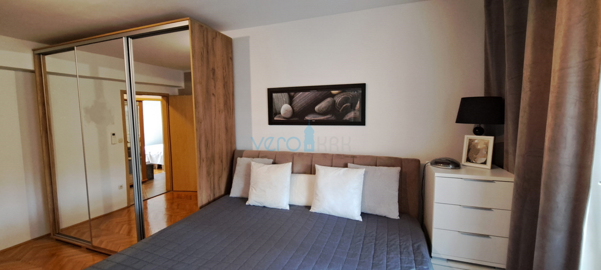 Isola di Krk, Malinska, centro, appartamento moderno al piano terra, giardino, vendita