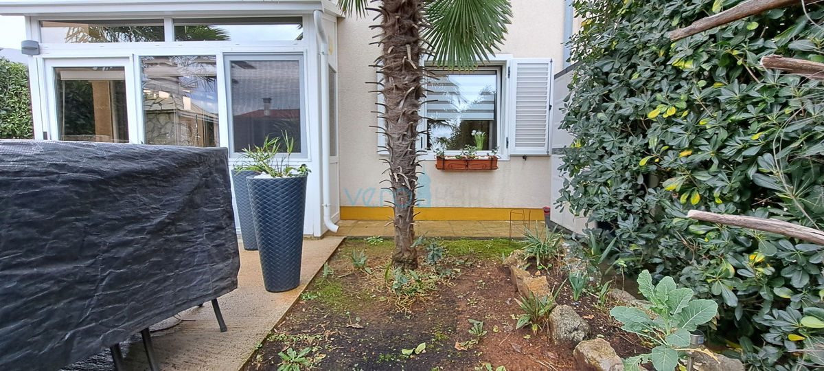 Isola di Krk, Malinska, centro, appartamento moderno al piano terra, giardino, vendita