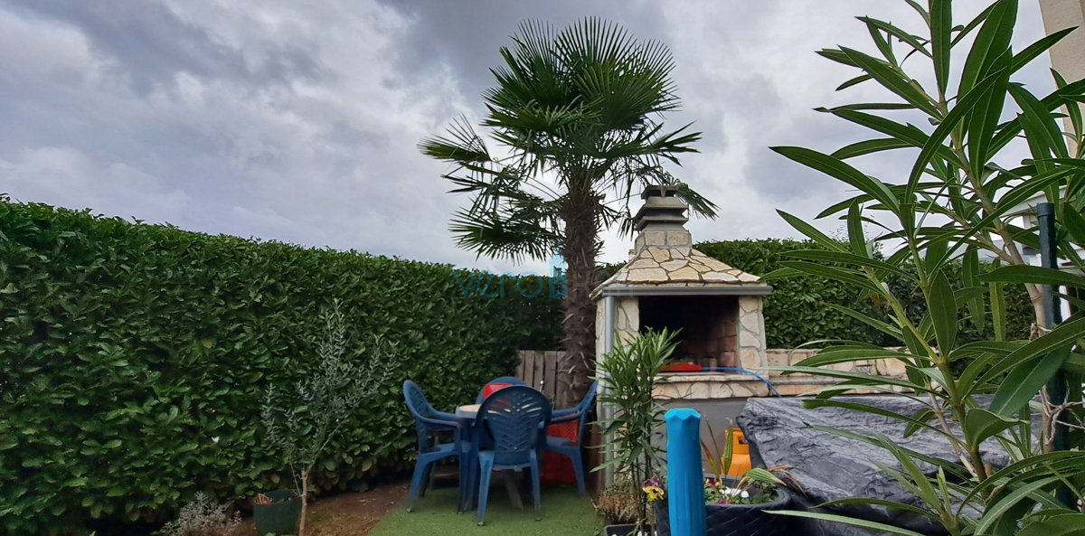 Isola di Krk, Malinska, centro, appartamento moderno al piano terra, giardino, vendita