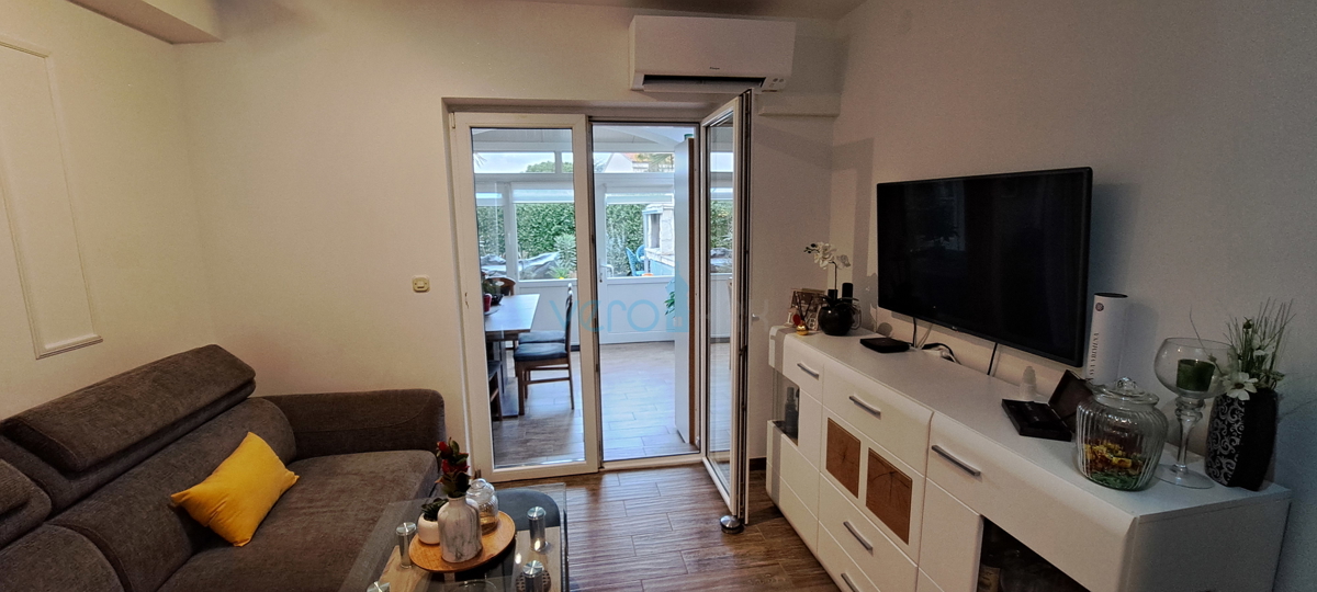 Isola di Krk, Malinska, centro, appartamento moderno al piano terra, giardino, vendita