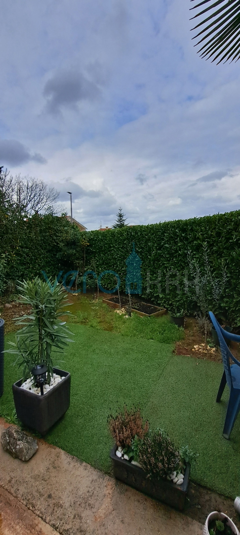 Isola di Krk, Malinska, centro, appartamento moderno al piano terra, giardino, vendita