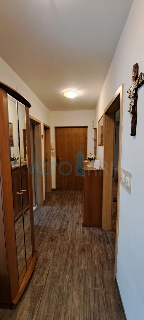 Isola di Krk, Malinska, centro, appartamento moderno al piano terra, giardino, vendita