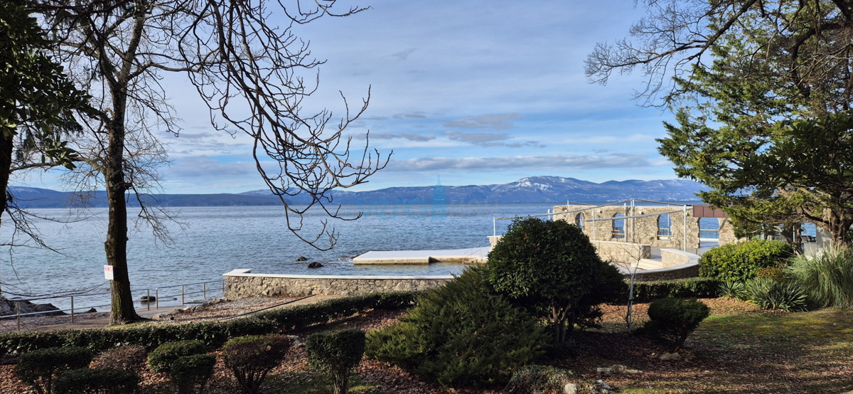 Njivice, isola di Krk, appartamento con una camera da letto con splendida vista mare, vendita