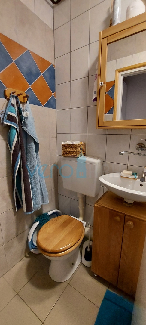 Malinska, zona, appartamento di 28 m2 al piano terra con balcone coperto e vista mare