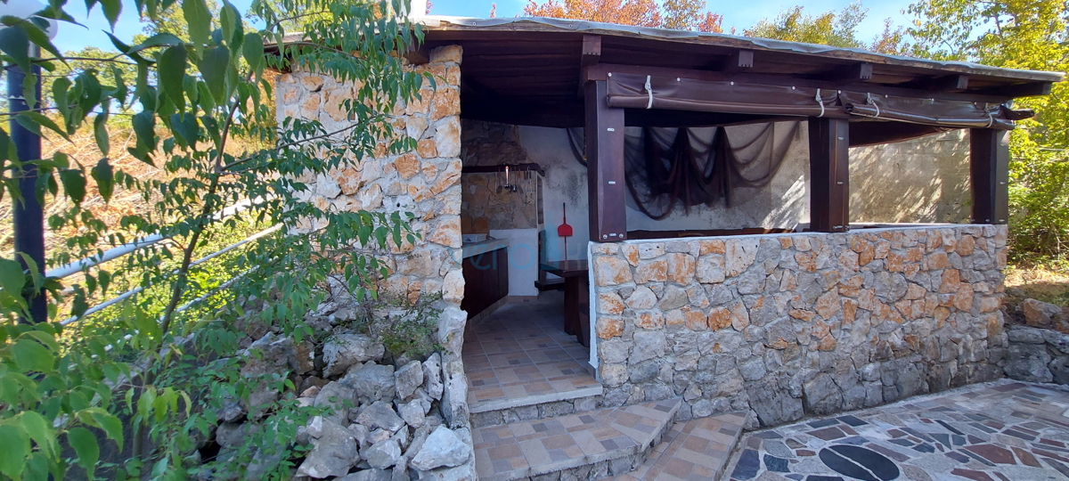 Malinska, zona, appartamento di 28 m2 al piano terra con balcone coperto e vista mare