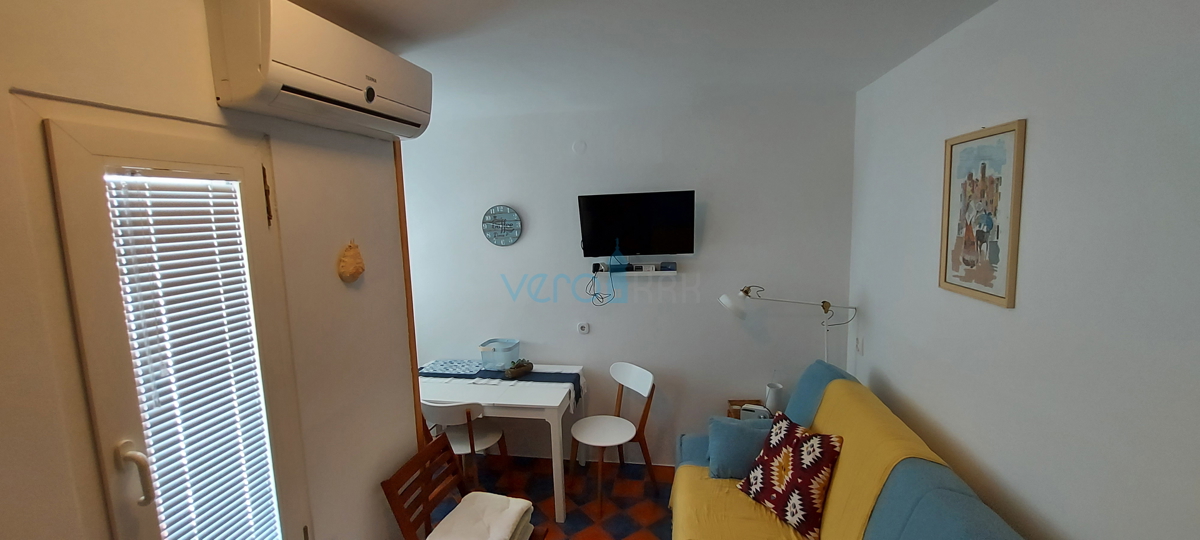 Malinska, zona, appartamento di 28 m2 al piano terra con balcone coperto e vista mare