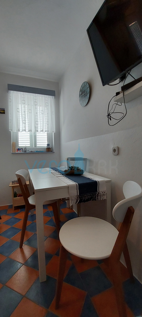 Malinska, zona, appartamento di 28 m2 al piano terra con balcone coperto e vista mare