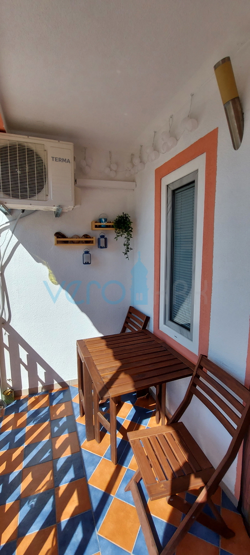 Malinska, zona, appartamento di 28 m2 al piano terra con balcone coperto e vista mare