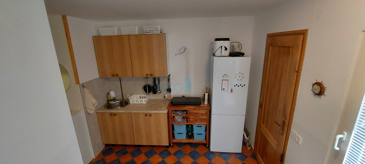 Malinska, zona, appartamento di 28 m2 al piano terra con balcone coperto e vista mare