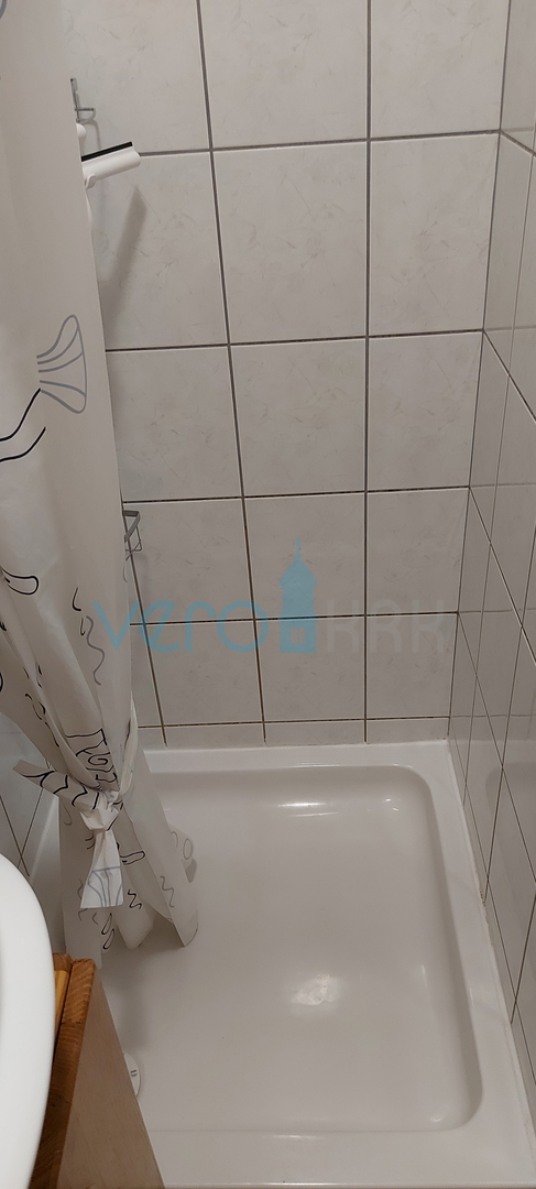 Malinska, zona, appartamento di 28 m2 al piano terra con balcone coperto e vista mare