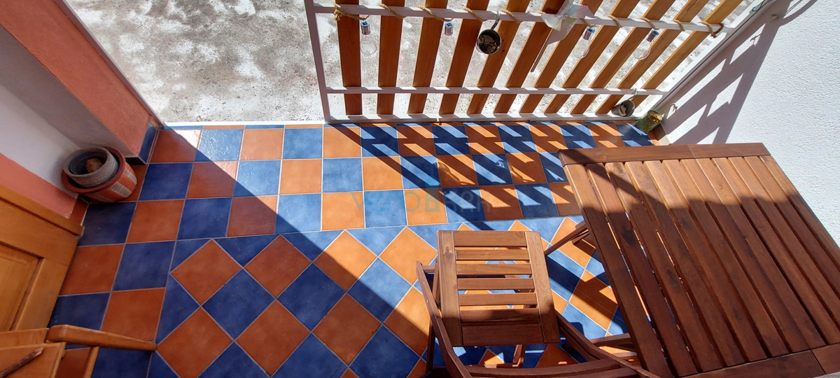 Malinska, zona, appartamento di 28 m2 al piano terra con balcone coperto e vista mare