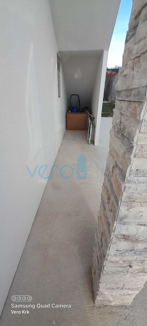 Krk, zona più ampia, appartamento 55m2, giardino 59m2, vista, vendita