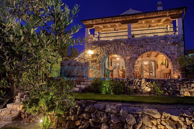 Malinska, villa bifamiliare con piscina e vista mare, in vendita