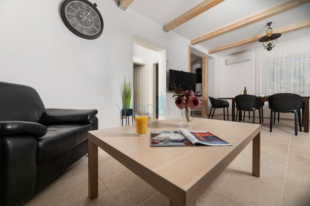 Città di Krk, villa mediterranea con piscina in una posizione privilegiata, in vendita